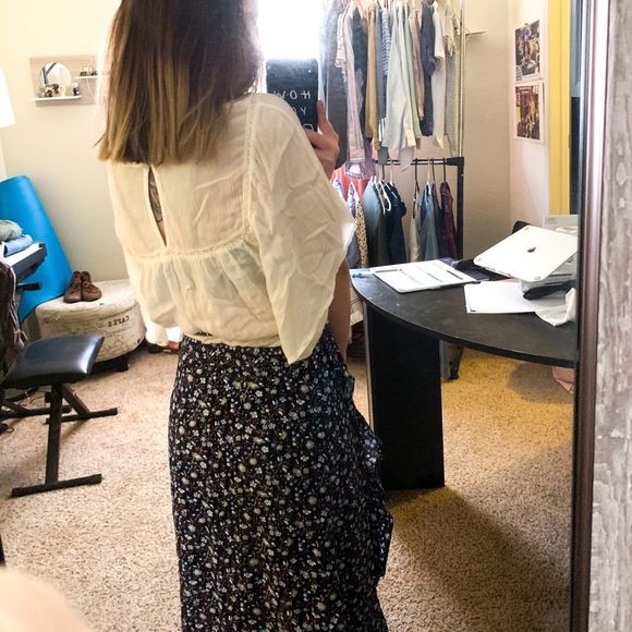 AE white flowy top 🤍 - Picture 1 of 3